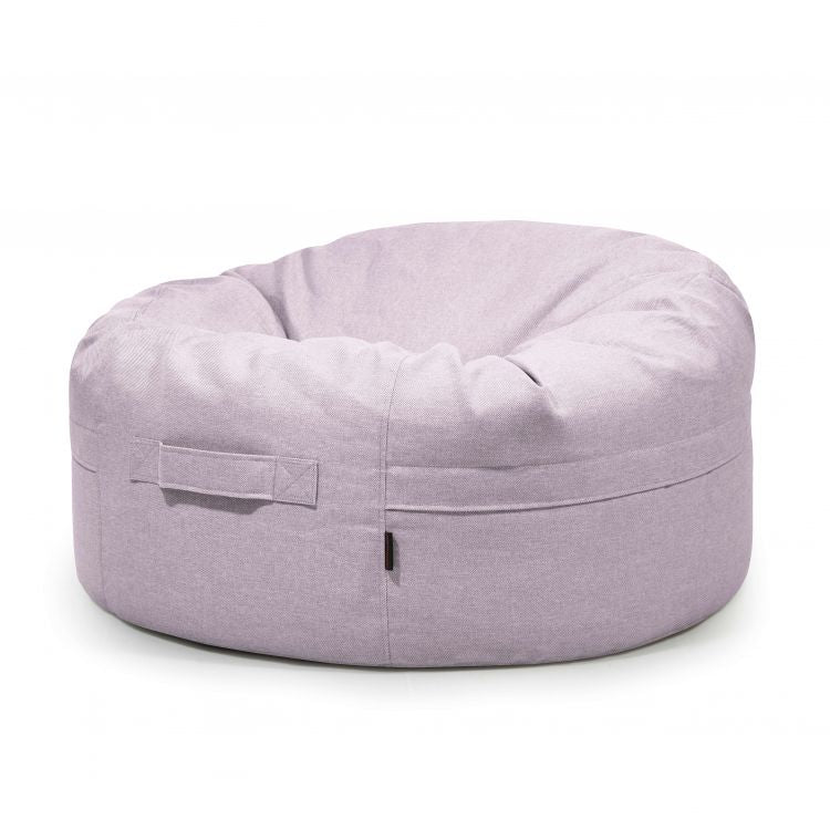 Bean bag Roll 105 Riviera gris claro para uso en exteriores, con funda de tela, asa lateral y forma redonda sencilla -ideal como puff para niños- sobre un fondo blanco liso.