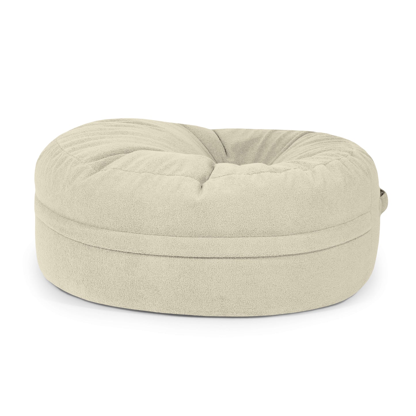 El Puff gigante redondo de tejido borreguito ROLL 135 TEDDY (135×135×50 cm) es moderno y suave, ideal para el salón. Su acabado beige con asa lateral lo convierte en un mueble funcional y elegante para cualquier espacio.