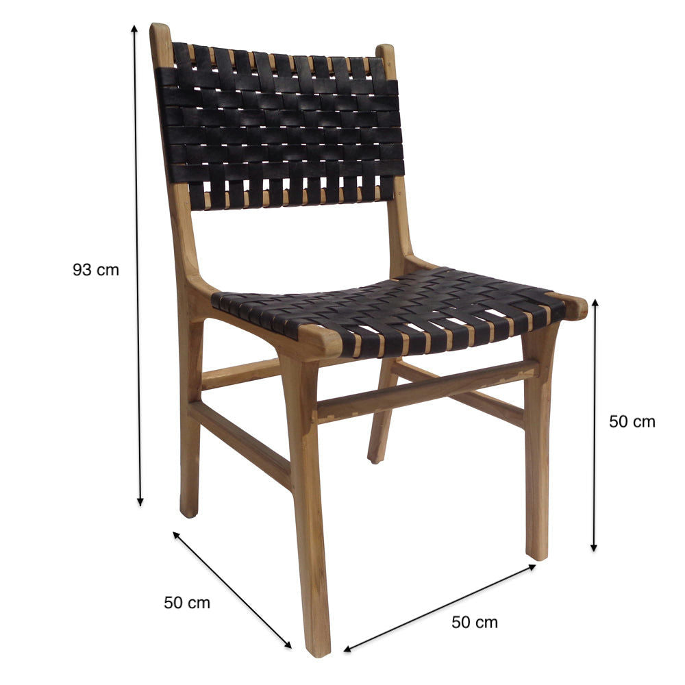 La SILLA ZOE BLACK es una silla de madera con estructura de teca, con asiento y respaldo trenzado en color negro. Tiene unas medidas de 93 cm de alto, 50 cm de ancho y 50 cm de profundidad y una altura de asiento de 50 cm.