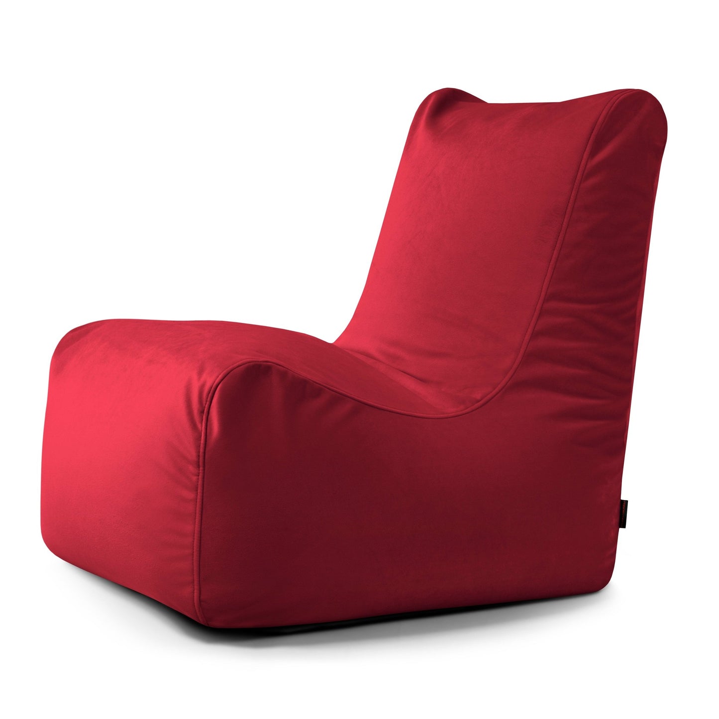 El Bean bag Seat Barcelona es un moderno sillón puff rojo con respaldo alto que proporciona un asiento ergonómico, presentado sobre un fondo blanco liso.