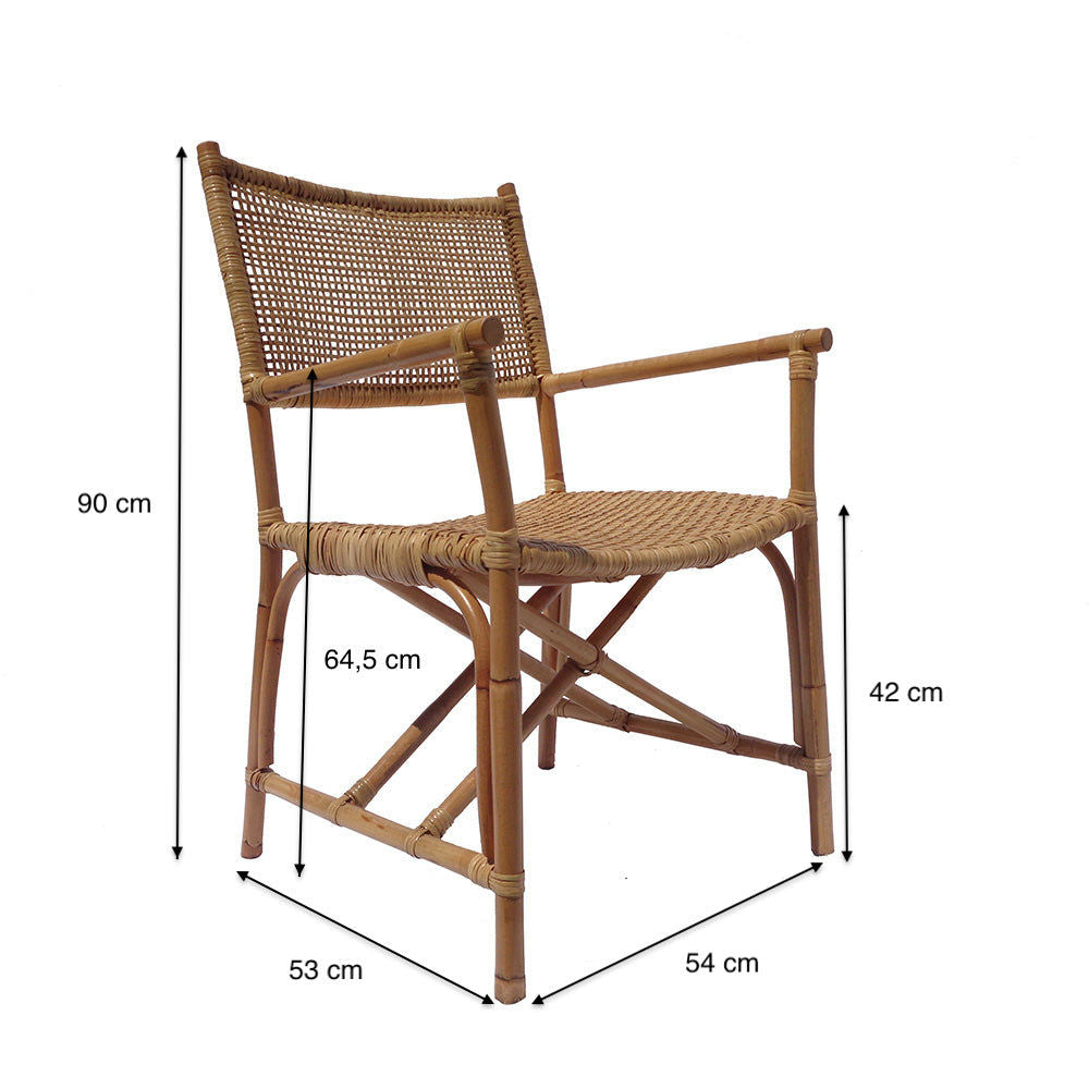 La Silla de comedor bambú ratán Sagitario es una elegante silla con respaldo y asiento tejidos, reposabrazos y unas dimensiones de 90 cm de alto, 64,5 cm de profundidad del asiento, 42 cm de altura del asiento, 53 cm de ancho y 54 cm de profundidad total.