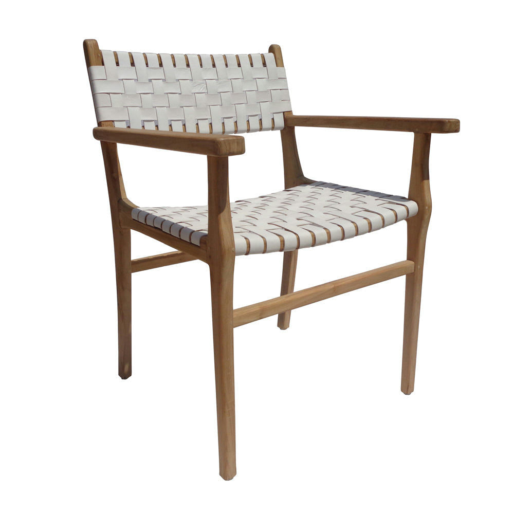La silla de comedor Zoe W/A, elaborada en madera de teca con asiento y respaldo de cuero blanco, combina elegancia contemporánea con comodidad.