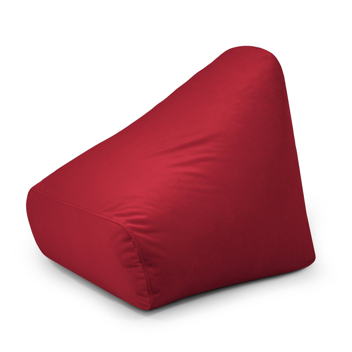 Un Bean bag rojo triangular puff infantil de terciopelo y foam 80×90×70 cm - SNUG 80 BARCELONA se muestra sobre un fondo blanco.
