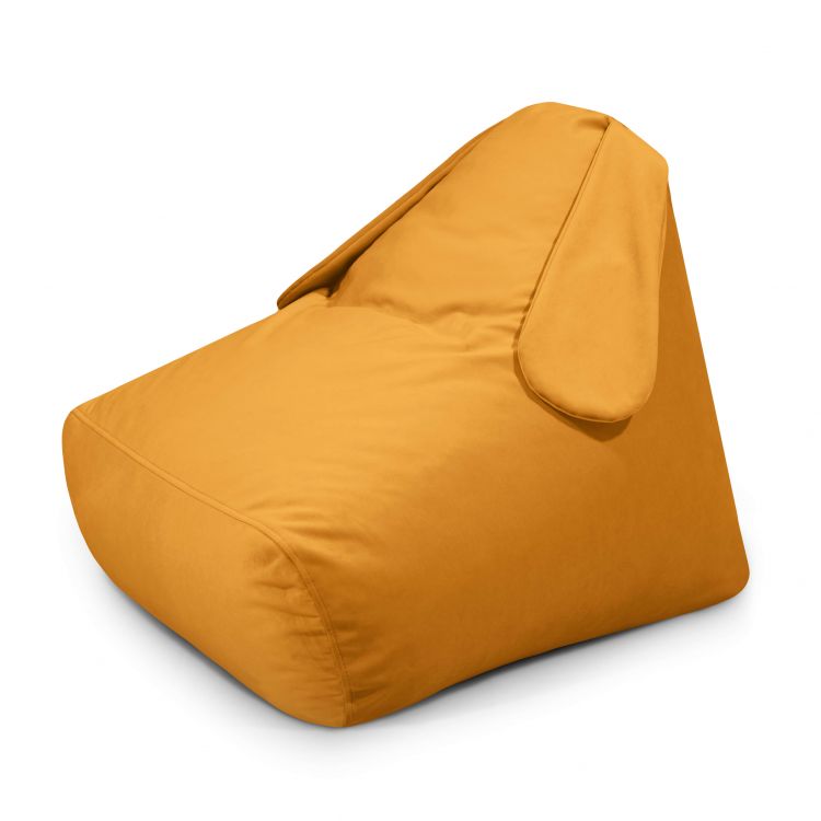 El SNUG 80 BUNNY BARCELONA es un bean bag amarillo de terciopelo y espuma (80×90×70 cm) con respaldo triangular y laterales en forma de oreja, ideal para habitaciones infantiles o cuartos de juegos, que ofrece un estilo moderno y comodidad.