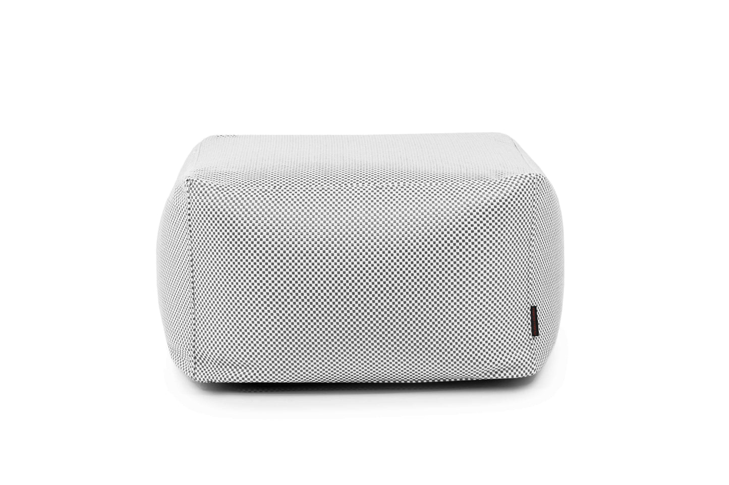 Un puff rectangular SOFTBOX CAPRI gris claro (70×70×40 cm) de tejido lavable e hidrófugo con una sutil textura y una pequeña etiqueta negra, que se muestra sobre un fondo blanco: ideal para salones, terrazas o balcones.