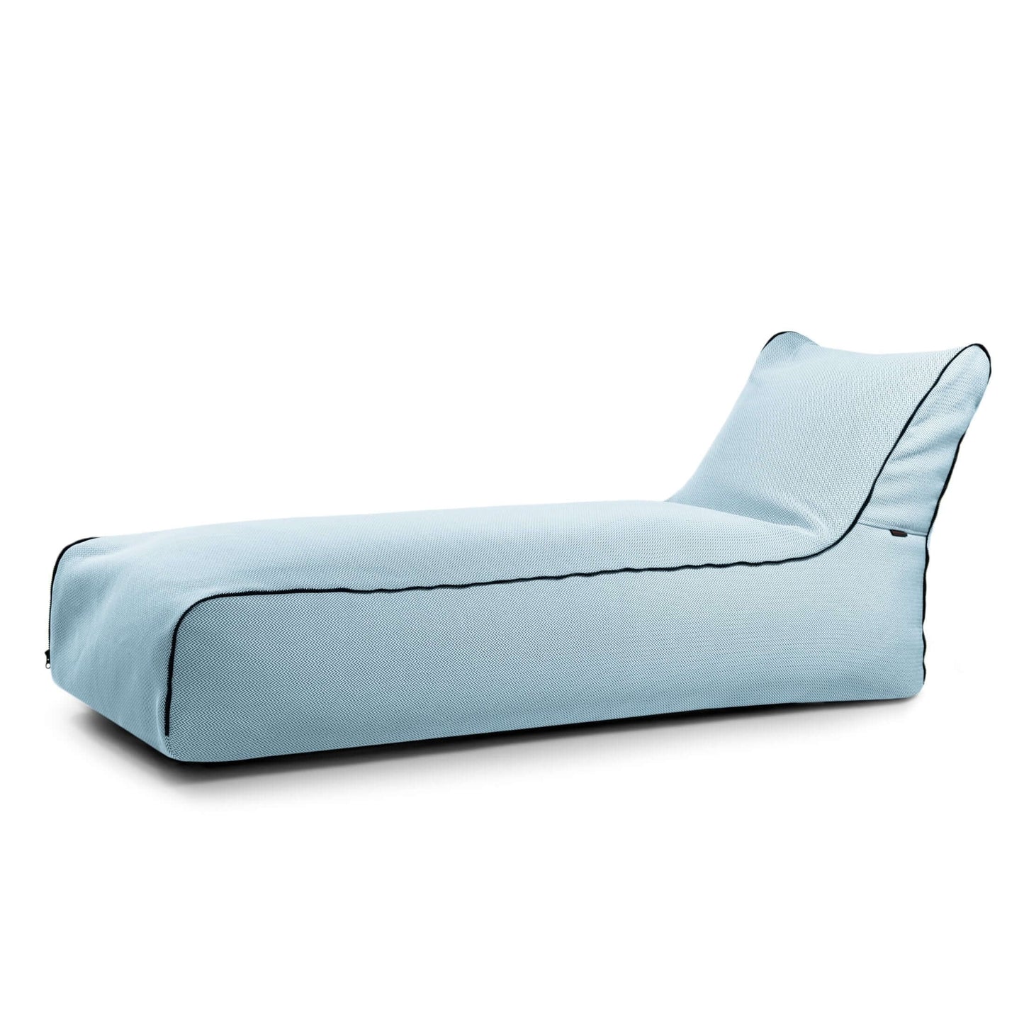 El Bean bag Sunbed Zip Canaria es una tumbona de color azul claro con ribetes negros, un respaldo ligeramente elevado y un diseño minimalista tipo cojín, ideal como puff tipo tumbona para mobiliario exterior con estilo.