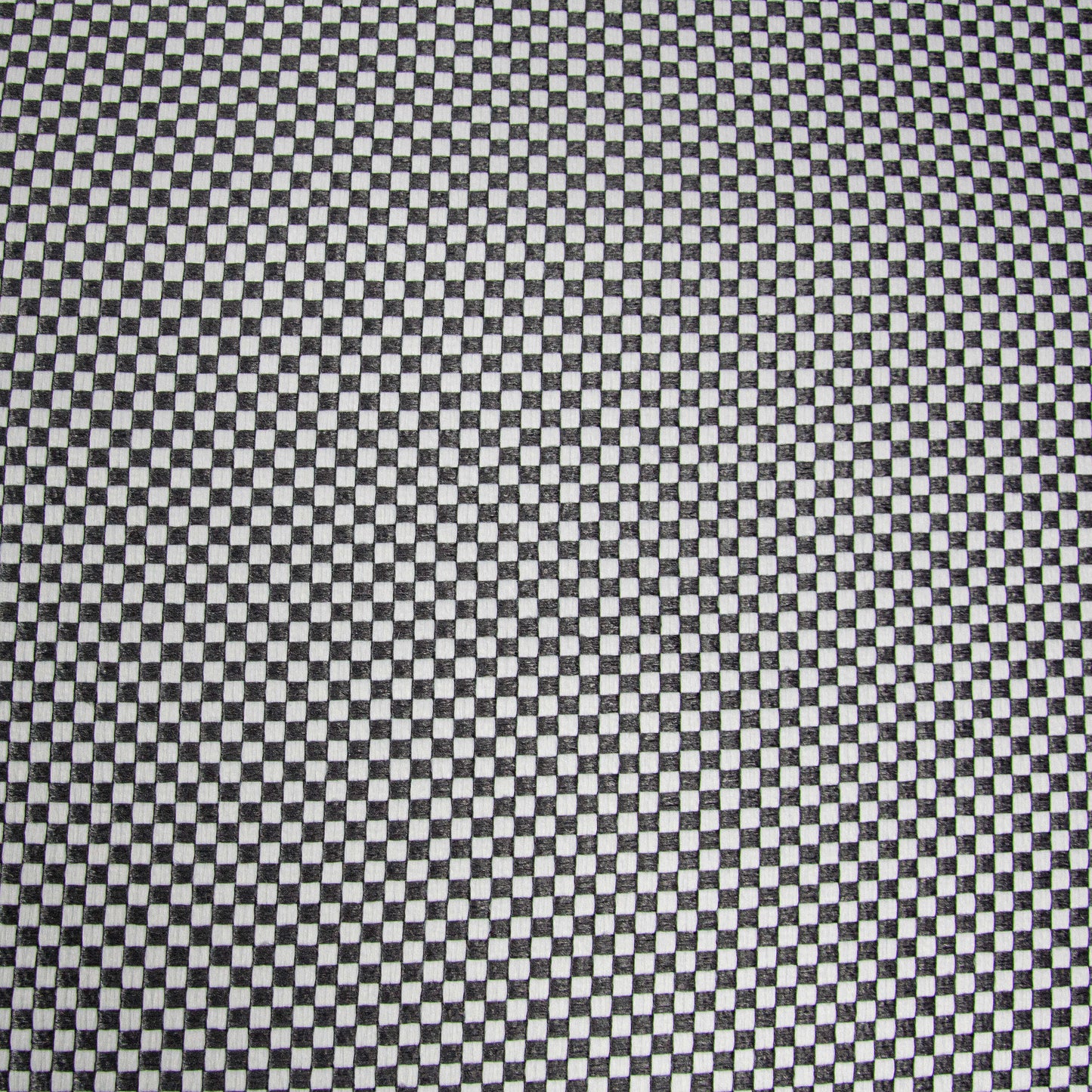 Un primer plano de un patrón de cuadros en blanco y negro, ideal para el moderno Puf cuadrado TUBE 80 CAPRI (85×85×38 cm) de tejido repelente al agua, perfecto para interior y exterior.