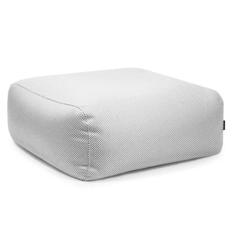 Un puf otomano tejido cuadrado e hidrófugo (85×85×38 cm) de estilo moderno para uso interior y exterior-TUBO 80 CAPRI-un asiento versátil para cualquier espacio, mostrado sobre fondo blanco.