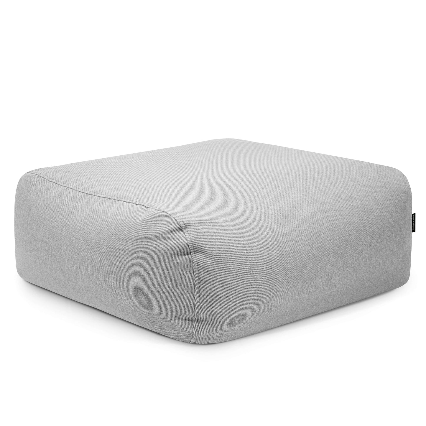 El puf cuadrado TUBE 80 RIVIERA (85×85×38 cm) de tejido repelente al agua y lavable, ideal para interior o exterior, es moderno y práctico como asiento extra o alternativa elegante a una bean bag.
