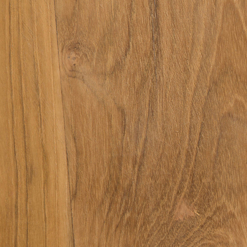 Primer plano de una superficie de Vitrina en Madera de Teca y Cristal Consul, resaltando la veta y textura naturales en ricos tonos de marrón.