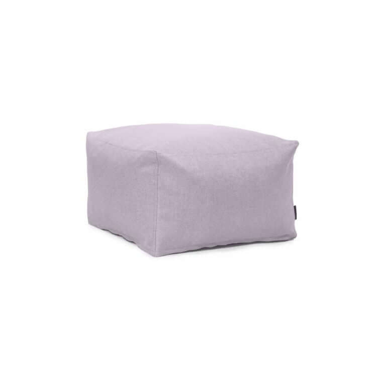 El Pouf Softbox Riviera - uso exteriores es un puf púrpura claro de forma sencilla, asiento extra cómodo y tejido OEKO-TEX, que se muestra sobre un fondo blanco liso.
