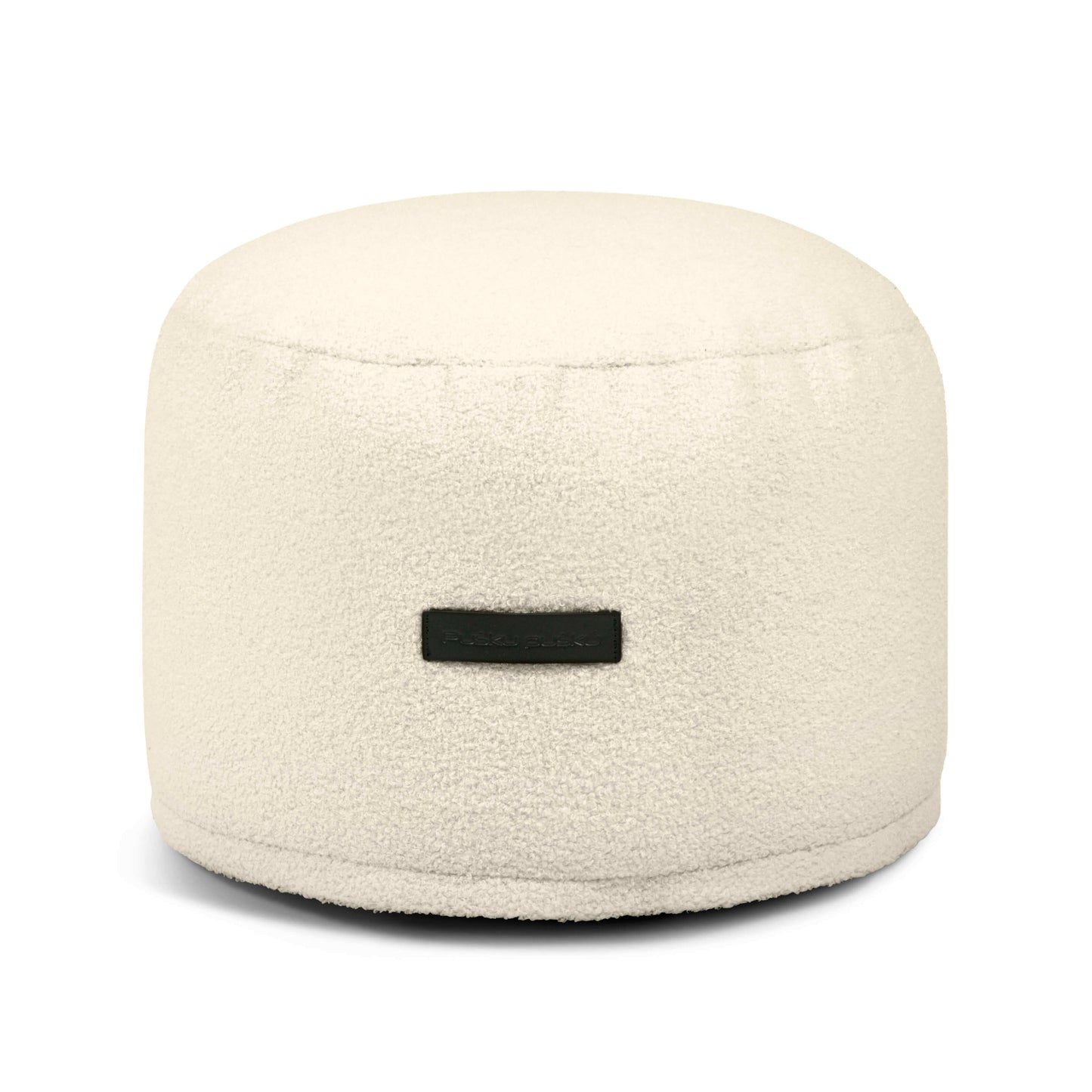 Un puff redondo de borreguito (40×40×30 cm), modelo MINI TEDDY, compacto y perfecto como asiento ergonómico para dormitorio o salón. Presenta tela suave, tono claro y etiqueta negra frontal.