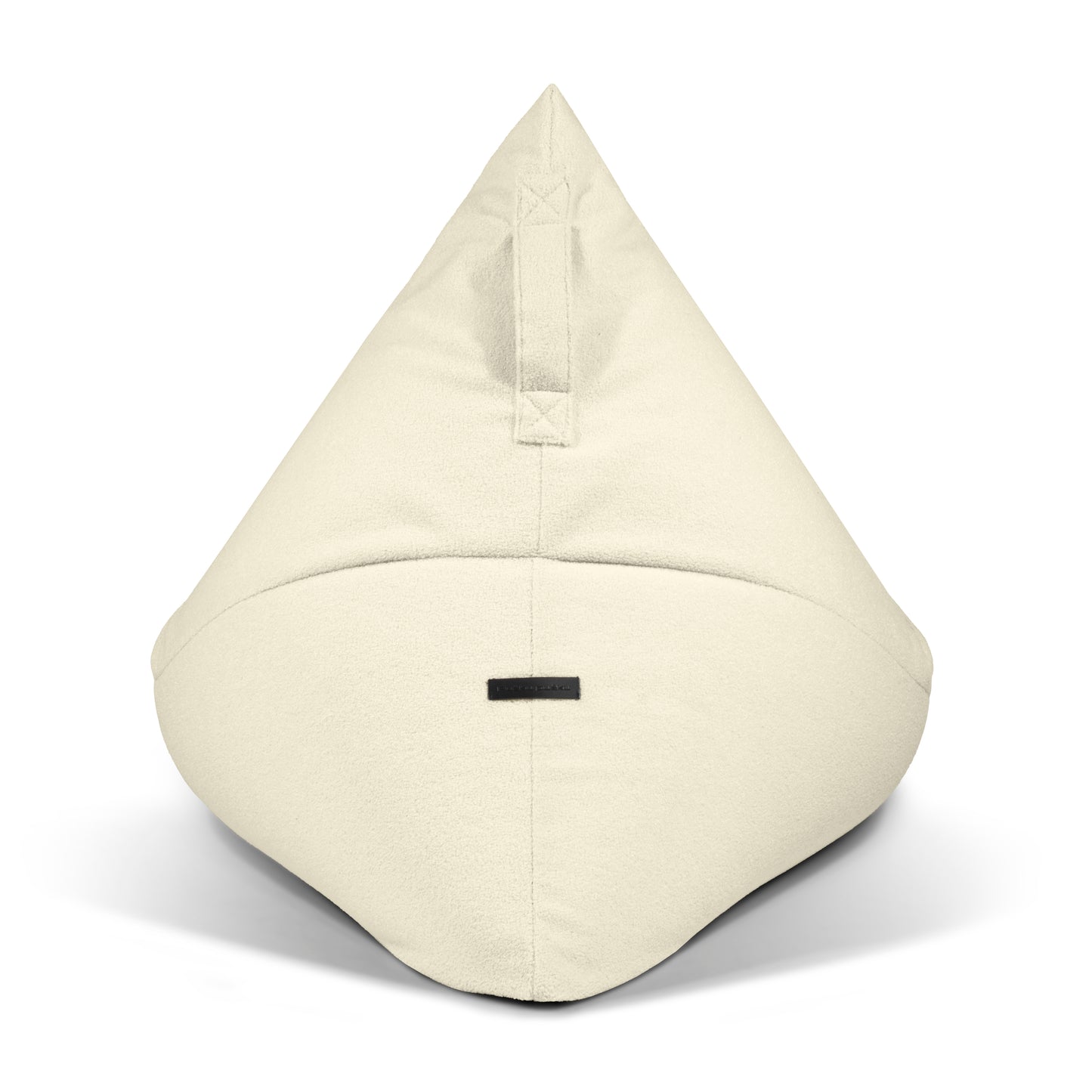 El Bean bag puff grande RAZZMATAZZ TEDDY de tela borreguito (155×120×95 cm) en color beige, con forma piramidal, asa superior y etiqueta negra es un sillón moderno y ergonómico ideal para salón o dormitorio.
