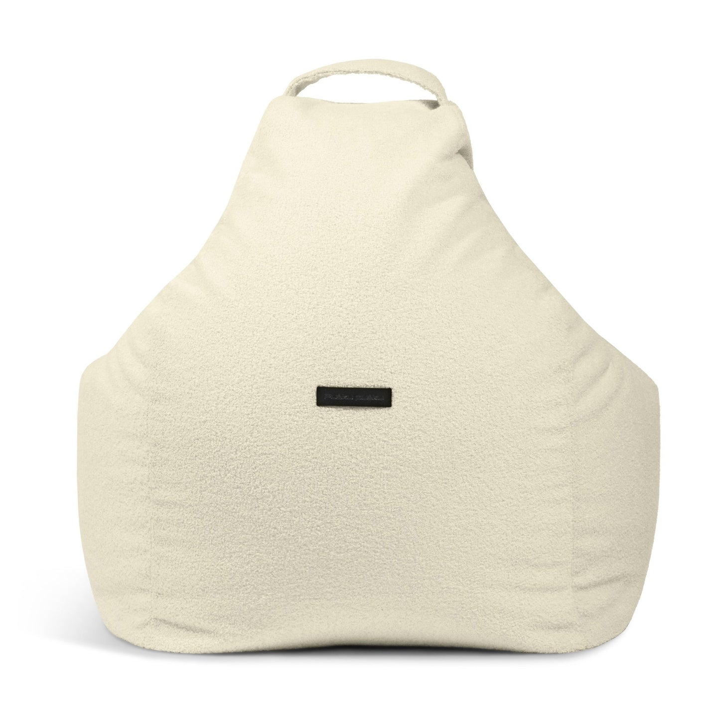 El Bean bag Play Teddy es un cojín infantil triangular de color crema con un asa superior y una pequeña etiqueta frontal negra, diseñado para ofrecer comodidad con estilo a los más pequeños.