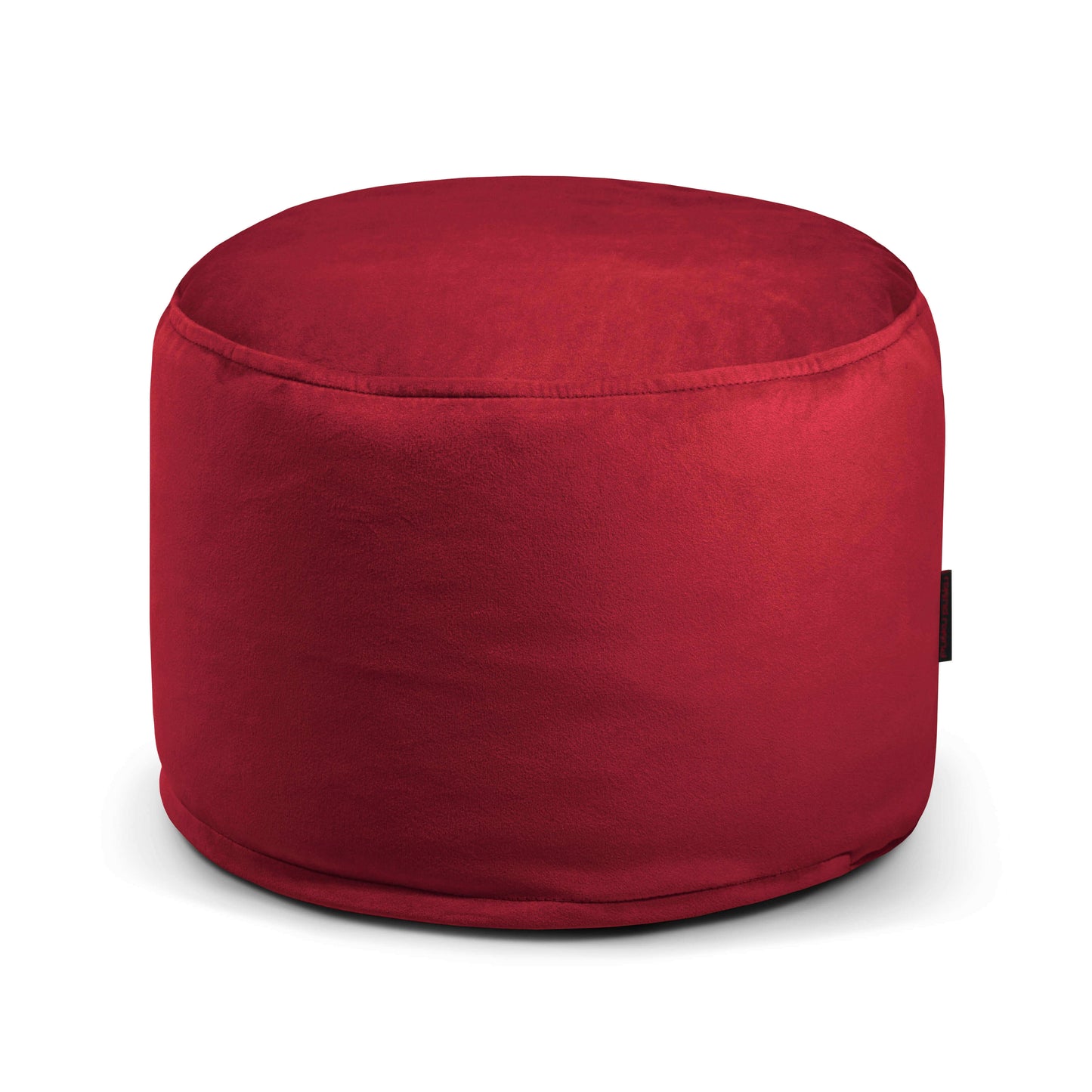 El Puff redondo de terciopelo 40×40×30 cm MINI BARCELONA, compacto y elegante, brinda un asiento adicional cómodo y un toque moderno a dormitorios o salones; su color rojo destaca sobre fondo blanco.