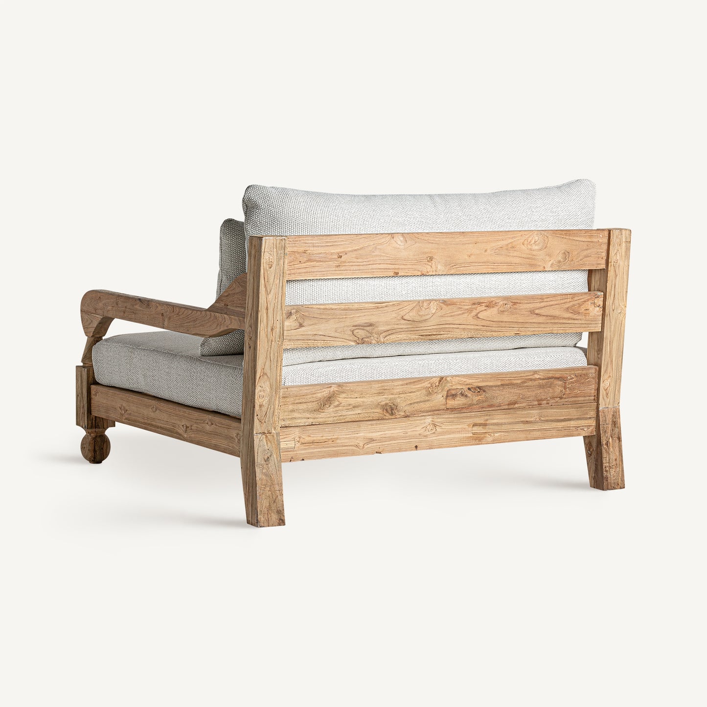 Sofá modular de exterior JODPHUR en teca reciclada marrón natural y tapizado beige resistente al agua (130×138×92 cm), estilo colonial moderno, mostrado de espaldas en ángulo sobre fondo blanco. Ideal para jardín o terraza.