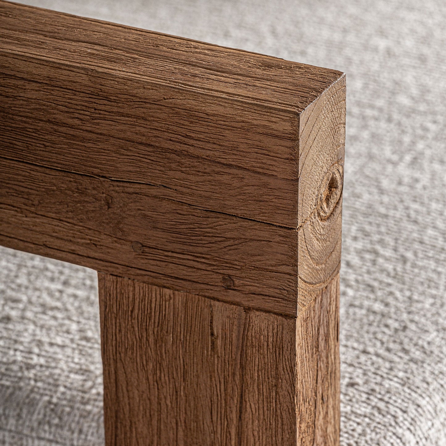 Close-up of recycled teak wood detail on Sofá exterior teca.