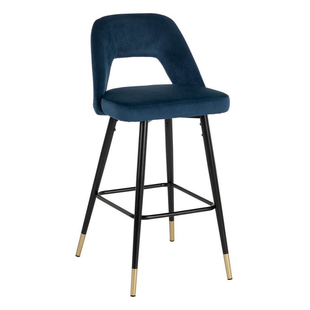 El Taburete alto en tejido y metal Vanne presenta un diseño moderno con un asiento y respaldo acolchados en azul, complementados con patas de metal negro con puntas en tono dorado y un reposapiés.