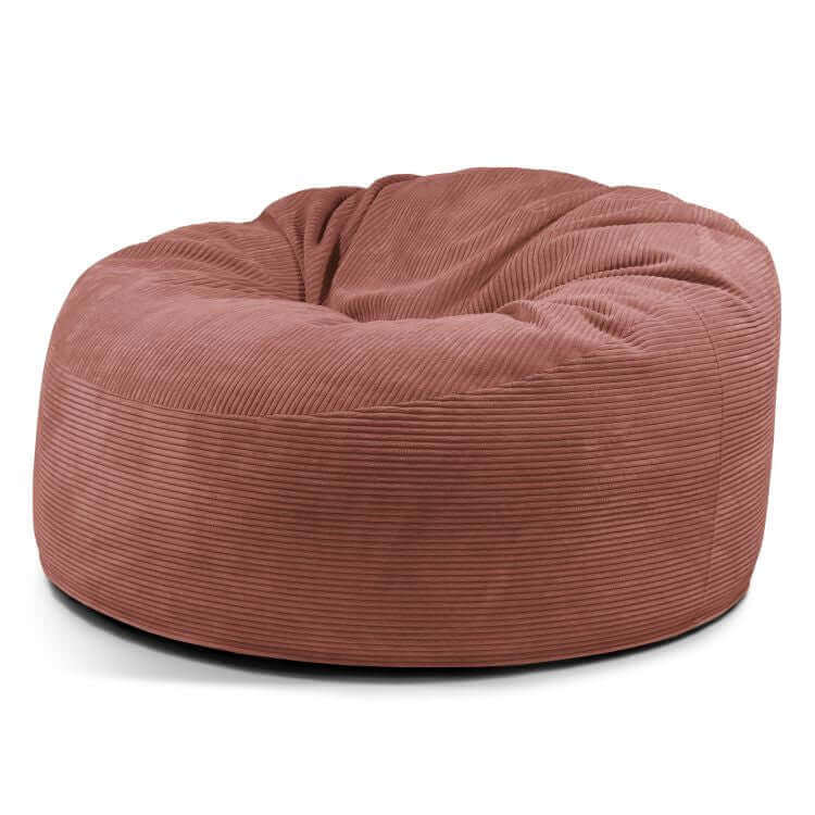 El Foam Bean Bag OM 110 Barcelona es un gran sillón redondo de pana rosa empolvada, con una textura suave y afelpada y una parte superior ligeramente dentada para ofrecer la máxima comodidad.