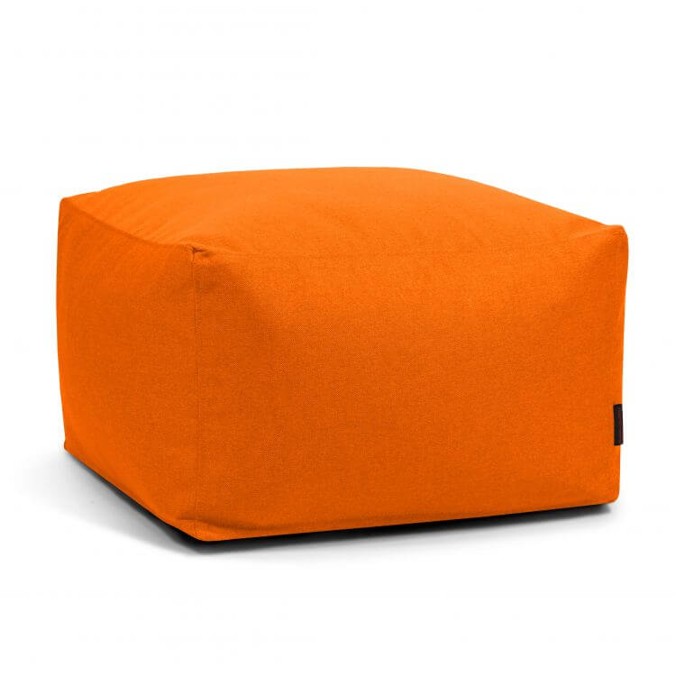 El Puff cuadrado de tejido lavable 70×70×40 cm SOFTBOX NORDIC es compacto y versátil, ideal para interiores; su diseño minimalista se muestra sobre un fondo blanco.