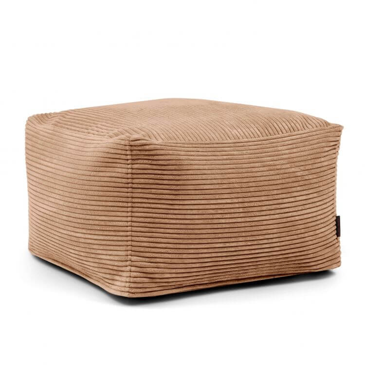 El Puff cuadrado de terciopelo acanalado lavable SOFTBOX WAVES (70×70×40 cm) aporta confort y estilo a tu salón o dormitorio con su diseño compacto y elegante, perfecto para destacar en cualquier espacio.