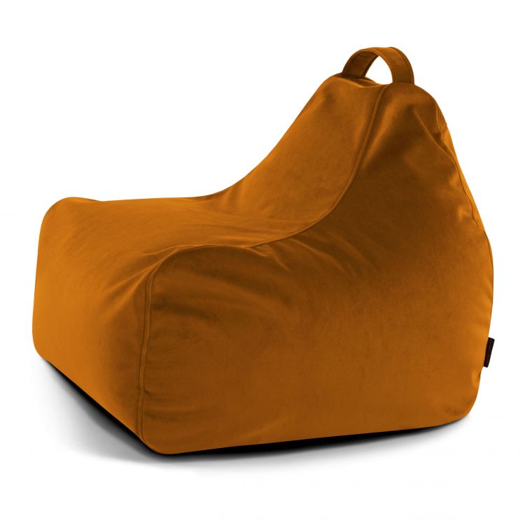 El Bean bag Game Barcelona en amarillo mostaza cuenta con un respaldo y un asa superior, mostrados sobre un fondo blanco.