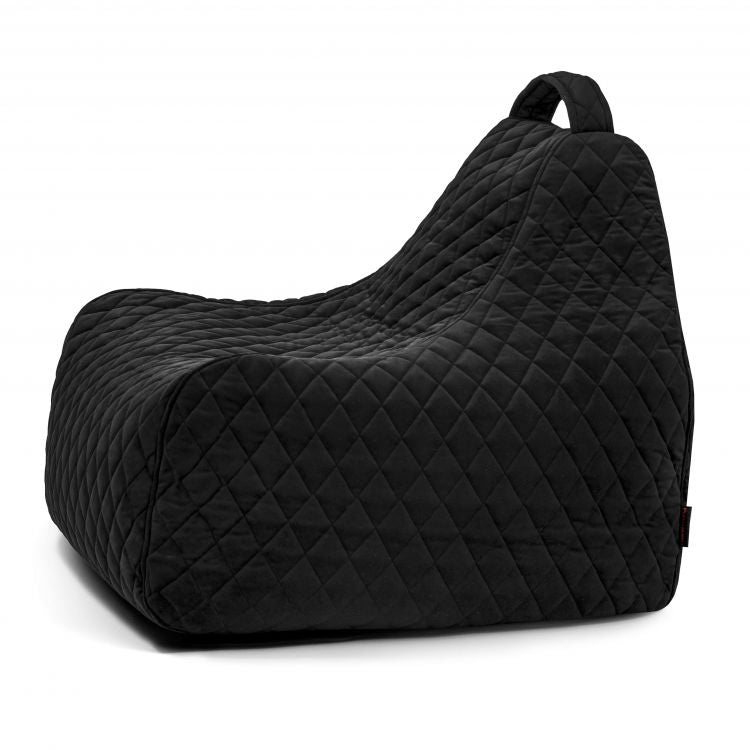 El Bean bag Game Lure Luxe es un puff infantil acolchado de color negro con respaldo alto y asa de transporte superior, perfecto como cómodo asiento infantil para los niños.