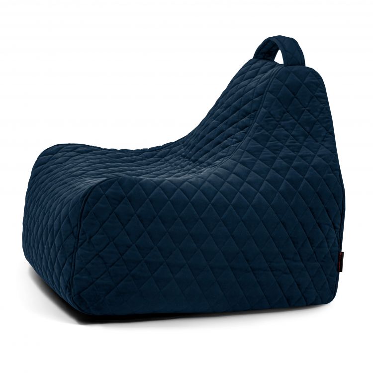El Bean bag Game Lure Luxe es un puf acolchado azul oscuro para niños con respaldo alto y asa superior, sobre fondo blanco liso.