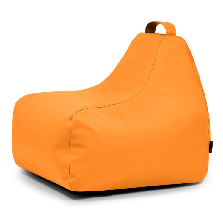 El Bean Bag Game Outside - uso exterior es un sillón ergonómico infantil de color naranja con respaldo alto y asa, que se muestra sobre un fondo blanco liso.