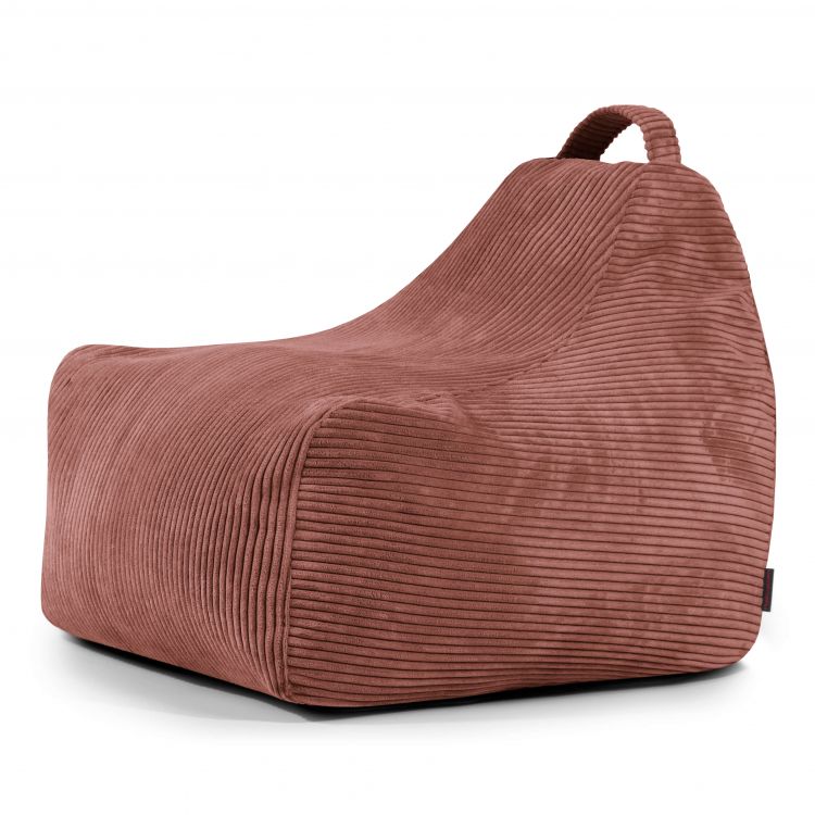 El Bean bag Game Waves es un puff ergonómico infantil de pana marrón con respaldo y asa superior, perfecto para los más pequeños. Se asienta con estilo sobre un fondo blanco liso.