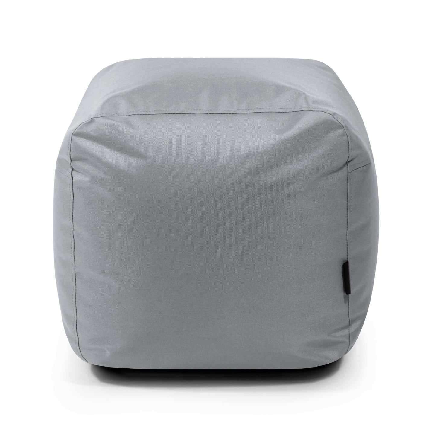 El Pouf cuadrado de tela impermeable brillante 50×50×35 cm - moderno - exterior - PLUS 50 OX ofrece un asiento cómodo y elegante, con forma de cubo y bordes suaves, ideal para cualquier ambiente.