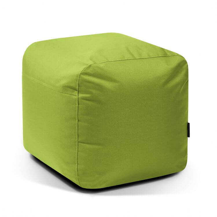 El Pouf cuadrado de tela impermeable brillante PLUS 50 OX (50×50×35 cm) es moderno y cómodo, ideal para exterior, con superficie lisa y bordes redondeados en color verde, presentado sobre fondo blanco.