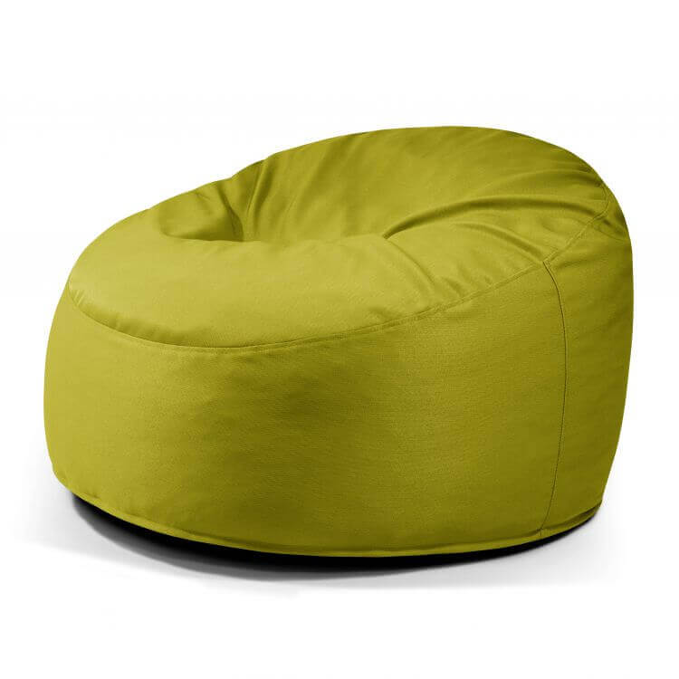 El Foam Bean Bag OM 110 Barcelona, de forma redondeada y color verde, se asienta sobre un fondo blanco liso y proporciona un asiento confortable para cualquier espacio.