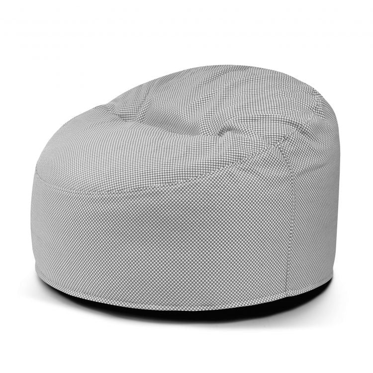 El Foam Bean Bag Om 85 Capri, un puff infantil redondo de color gris claro y negro con tejido texturizado y relleno de espuma, se muestra sobre un fondo blanco liso. Adecuado para uso en exteriores.