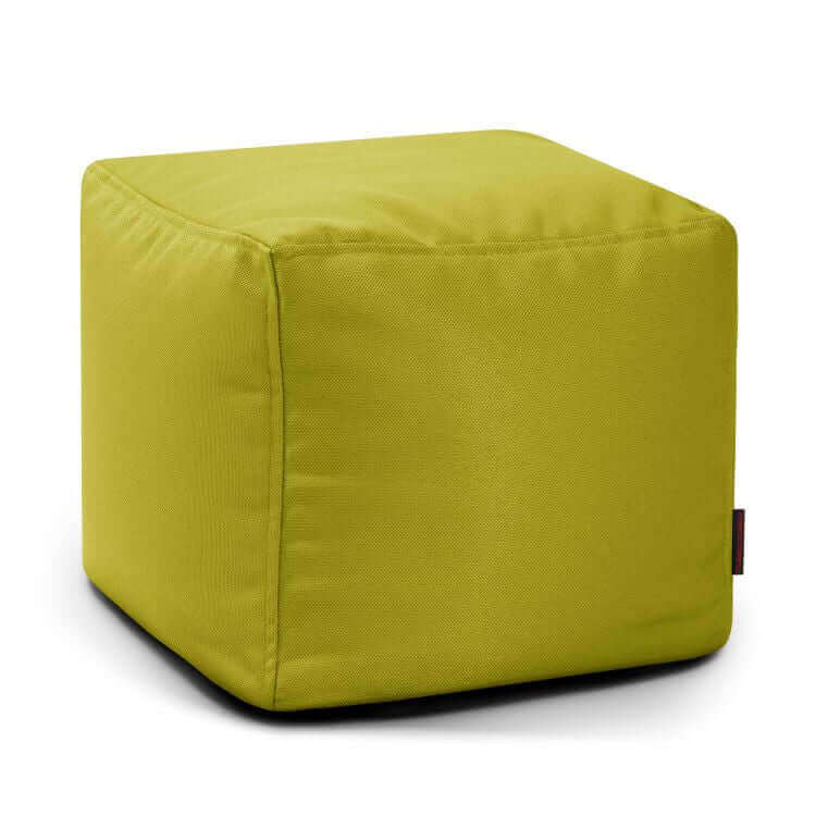 Este Puff cuadrado de tejido ignífugo 45×45×40 cm UP PROFUSE ofrece un asiento cómodo y compacto, ideal como mueble funcional para dormitorio o salón moderno.