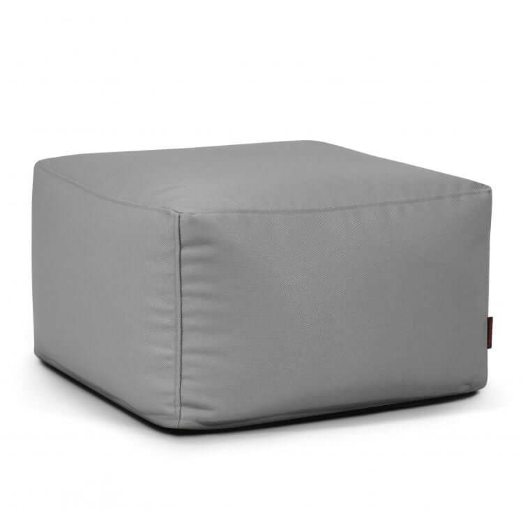 Un uff cuadrado de tejido lavable y resistente al fuego 70×70×40 cm SOFTBOX PROFUSE, compacto y gris, destaca sobre fondo blanco como un asiento ergonómico estilizado ideal para ambientes modernos.