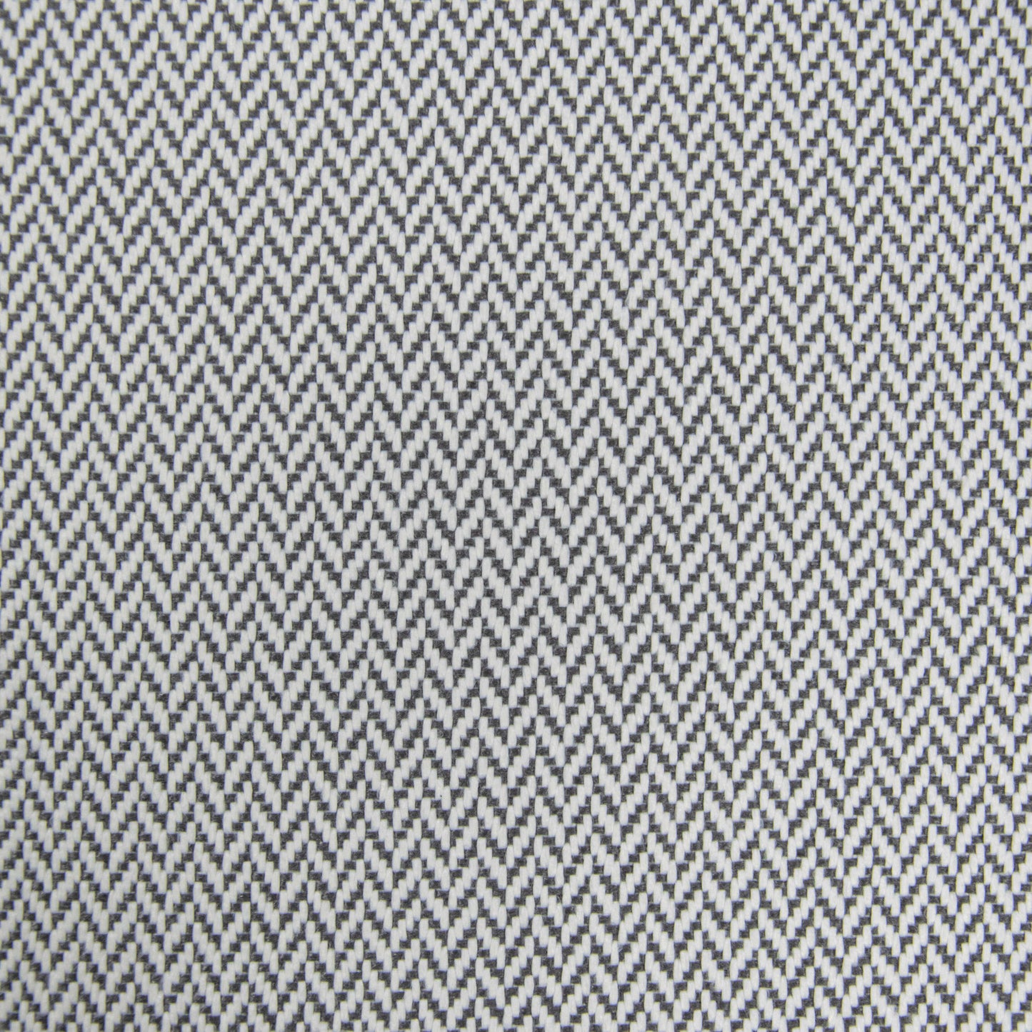 Detalle del tejido en espiga blanco y negro del Foam Bean Bag Snug 100 Canaria - uso exterior. El patrón geométrico en zigzag añade textura, realzando el elegante exterior para uso exterior.