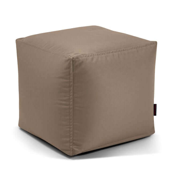 ¡Pouf Up! Colorin, diseñado para uso exterior con costuras visibles y tejido OEKO-TEX, sobre fondo blanco.