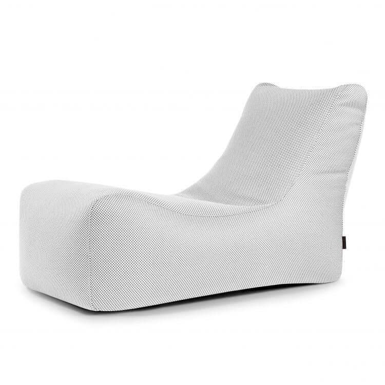 El Bean bag Lounge Capri - uso exteriores es un moderno sillón tapizado de color gris claro con un diseño curvado y minimalista y tejido OEKO-TEX para mayor comodidad, que se muestra sobre un fondo blanco.