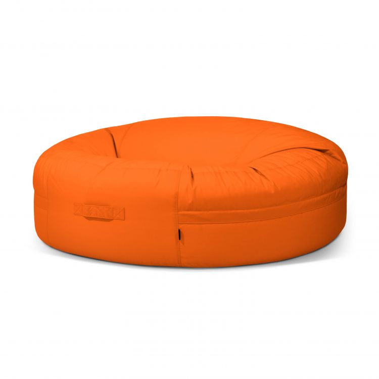 El Bean Bag Roll 190 Colorin - uso exteriores es un gran sillón redondo tipo bean bag con funda de tela suave y asa lateral, que se muestra sobre fondo blanco. Este asiento adaptable aporta comodidad y estilo para los momentos de relax al aire libre.