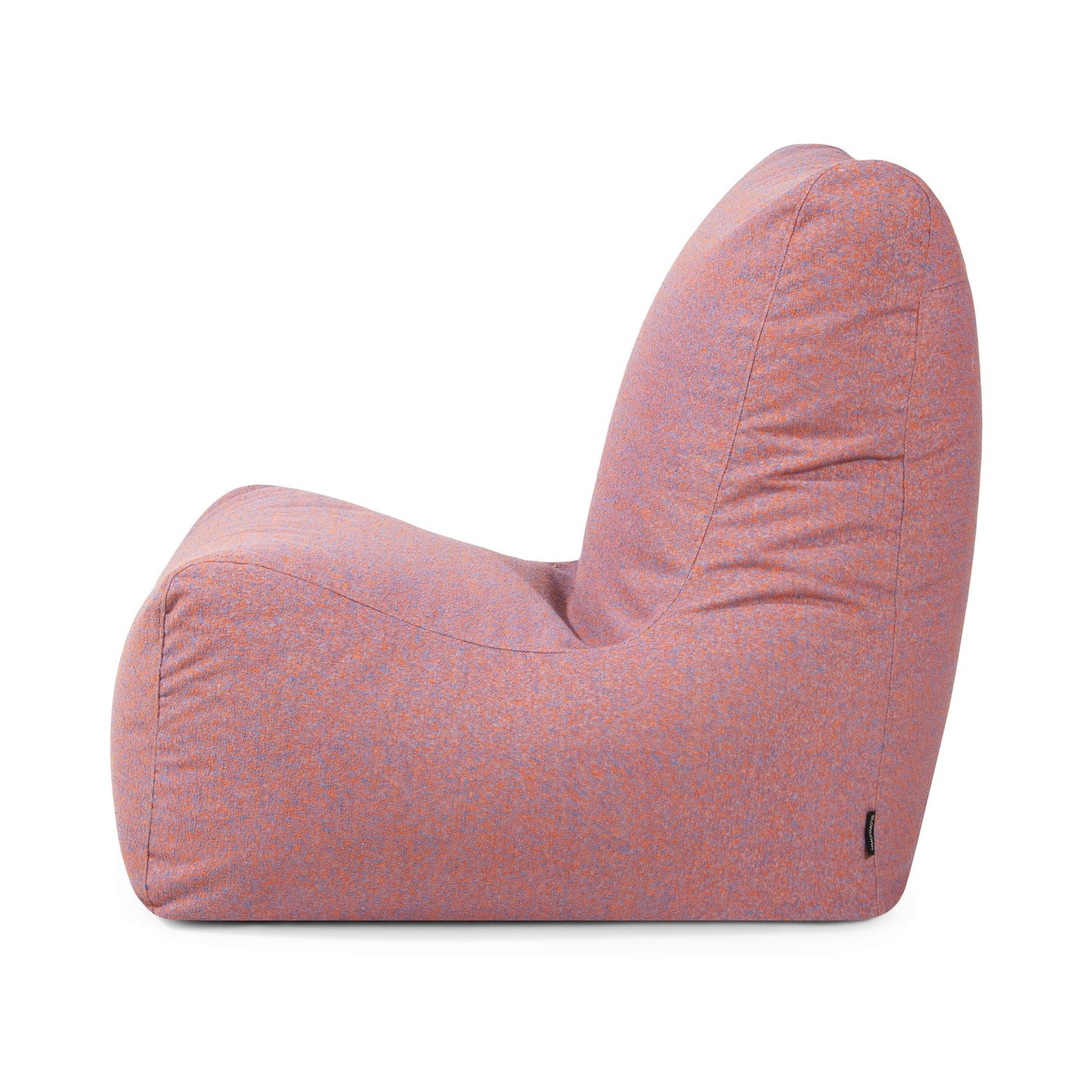 Una vista lateral del Bean bag Seat Breeze - uso exterior en malva muestra su forma suave y redondeada, que proporciona un asiento ergonómico y acogedor sobre un fondo blanco.