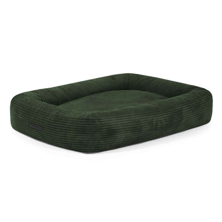 CAMA PARA PERROS rectangular de terciopelo verde oscuro 100 ONDAS (100×70×20 cm) con bordes en relieve, colocada sobre fondo blanco.