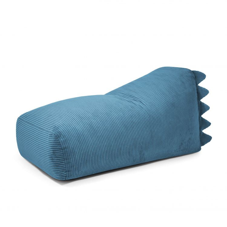 El puff infantil Bean Bean bag SNUG LONG 130 DRAGON WAVES, de espuma y tejido de pana (130×70×60 cm), tiene forma de cola de dinosaurio con pinchos triangulares, ideal para habitaciones infantiles o cuartos de juegos. Se muestra sobre fondo blanco.