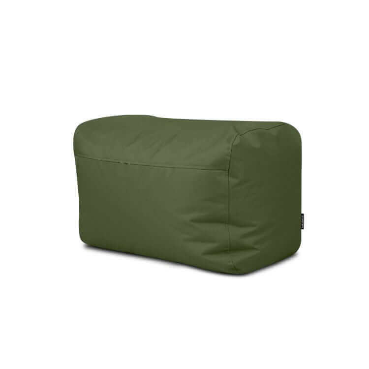 Un compacto, ligero y moderno puf rectangular de tela verde (70×60×45 cm) de PLUS 70 OX, hecho de material impermeable brillante, ideal para el dormitorio o el salón, mostrado sobre un fondo blanco liso.