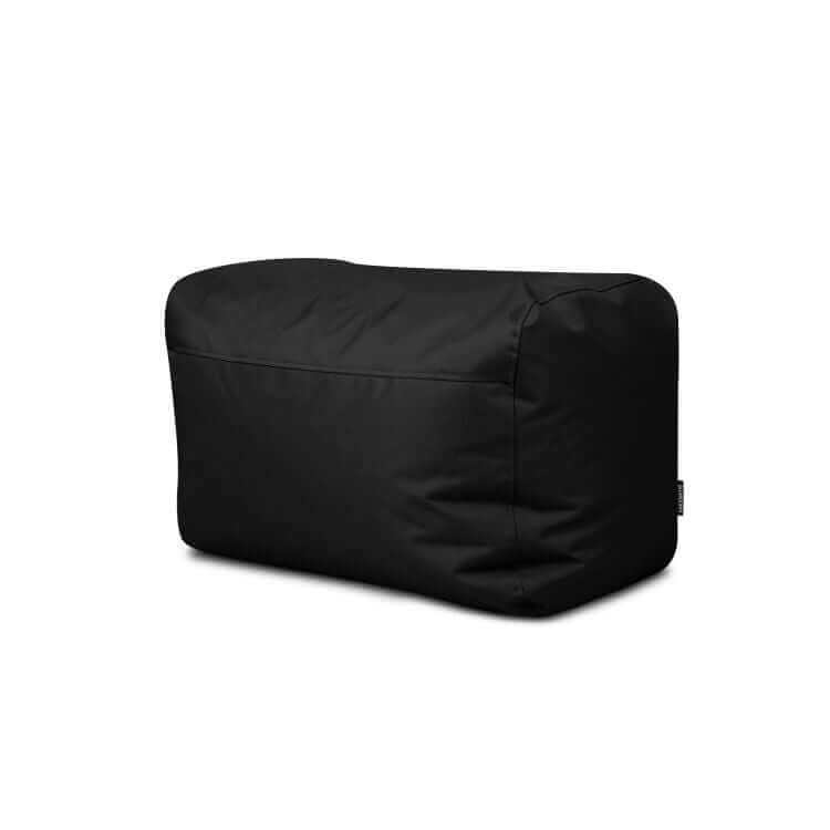 El PLUS 70 OX es un puf rectangular moderno, compacto y ligero (70×60×45 cm) con tejido impermeable brillante, en negro sobre fondo blanco, perfecto para el dormitorio o el salón.