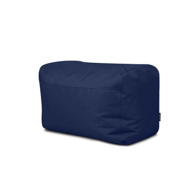 El Pouf rectangular de tela impermeable brillante PLUS 70 OX (70×60×45 cm), compacto y ligero, en color azul marino y con superficie suave, es ideal como asiento moderno para dormitorio o salón.