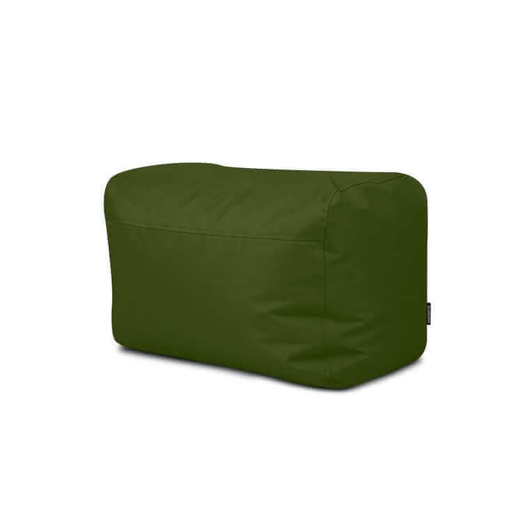 El PLUS 70 OX es un moderno puf rectangular de tela impermeable brillante, compacto y ligero (70×60×45 cm), ideal para dormitorio o salón, presentado sobre un fondo blanco.