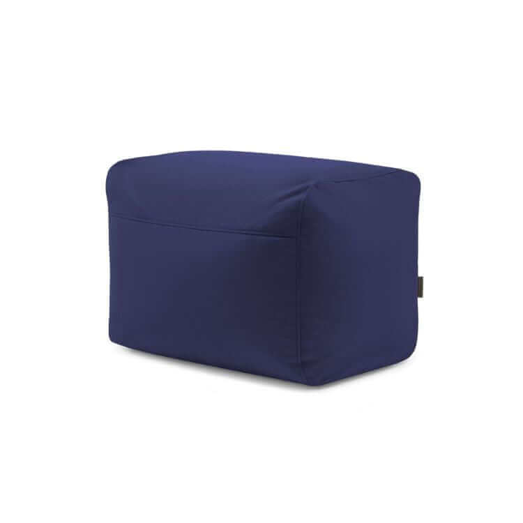 El Pouf Plus 70 Colorin - uso exteriores es un puf rectangular azul marino de superficie lisa y diseño compacto, fabricado con tejido certificado OEKO-TEX y mostrado sobre fondo blanco.