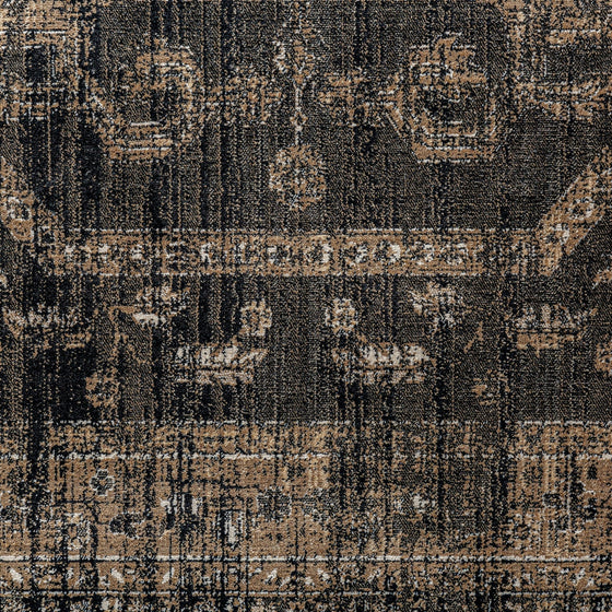 Primer plano de la Alfombra clásica en viscosa Keisi (340x240 cm) con un patrón geométrico y abstracto texturizado, vintage en tonos marrón oscuro, tostado y beige, confeccionada en viscosa de alta calidad.