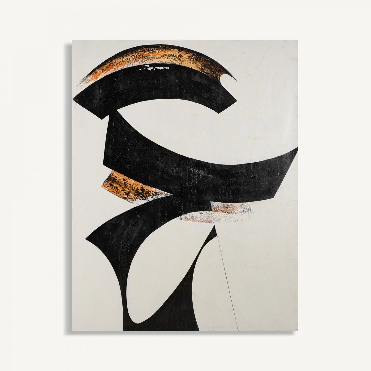 Cuadro decorativo abstracto (120x150 cm) Adina: pintura con formas negras curvas y acentos naranjas texturizados sobre fondo blanco, ideal para añadir arte contemporáneo y estilo minimalista a tu espacio.